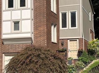 6855 W Fitzwater Rd, Brecksville, OH 44141
