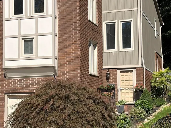 6855 W Fitzwater Rd, Brecksville, OH 44141