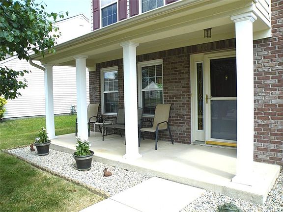 2nd image of 1922 Abbey Ln