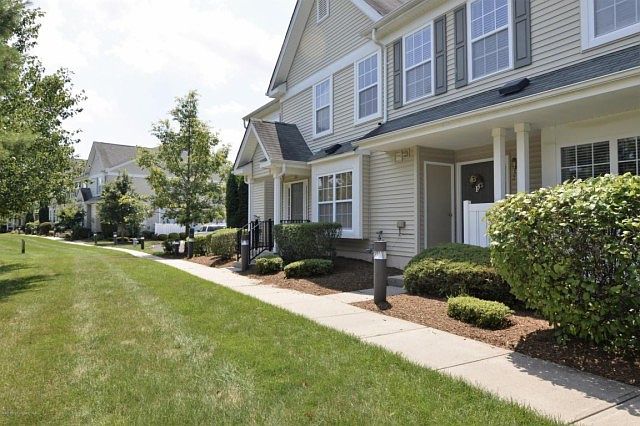 1st image of 272 Brookfield Dr
