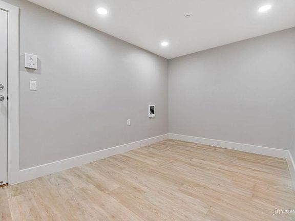 5th image of 2420 Van Ness Ave #2400-C