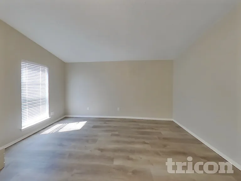 725 Villa Ridge Dr — Photo 4