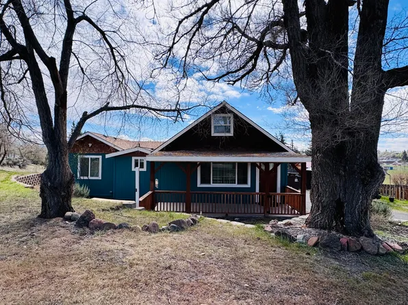 451 SE C St, Madras, OR 97741