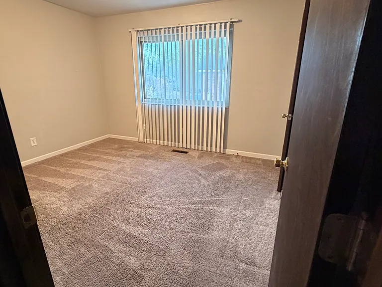 2516 Eastview Dr #C — Photo 7
