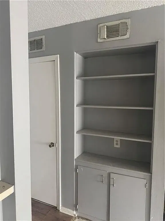 2 bed, 1080 sqft, $1,495 — Photo 4