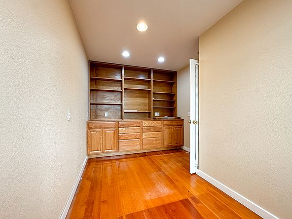 4th image of 915 Beryl St Unit 4