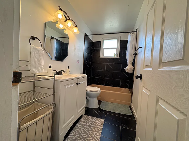 170 E 100 N #6 — Photo 33