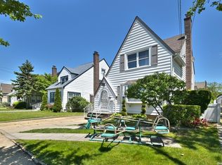 362 Marcellus Rd, Mineola, NY 11501