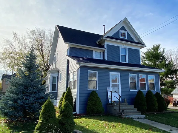 607 N 1st St, Ashton, IL 61006