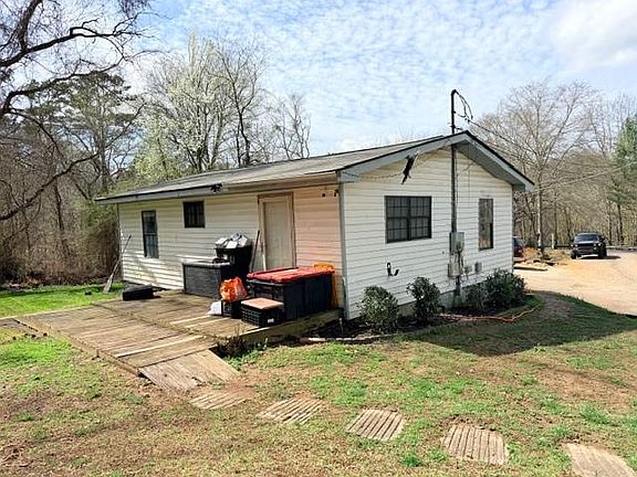 2nd image of 414 Lewis Rd