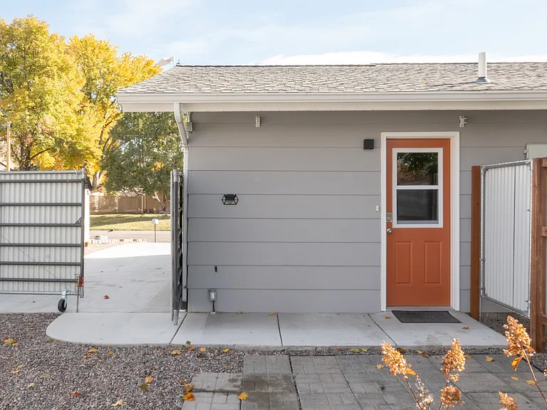 106 Saranac Dr — Photo 3