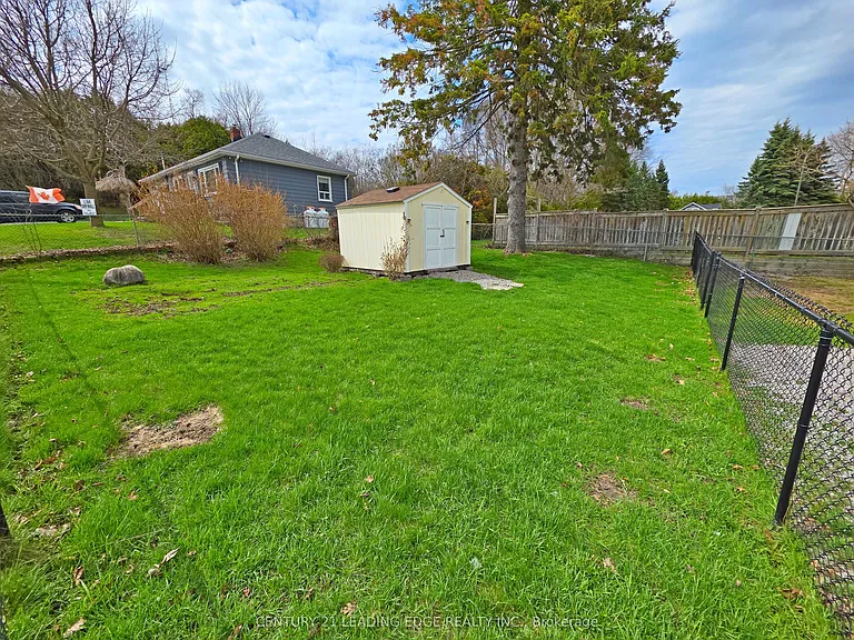 500 The Queensway S — Photo 9