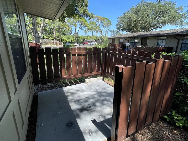 Camellia Court Apartments — Photo 29