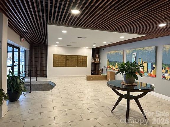 5th image of 1323 Queens Rd Unit 313