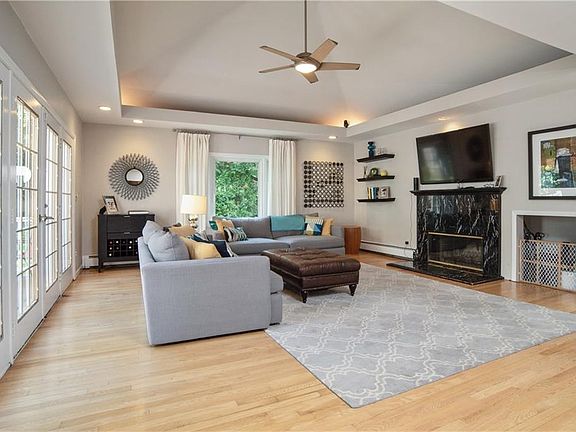 5th image of 95 Wood Ave