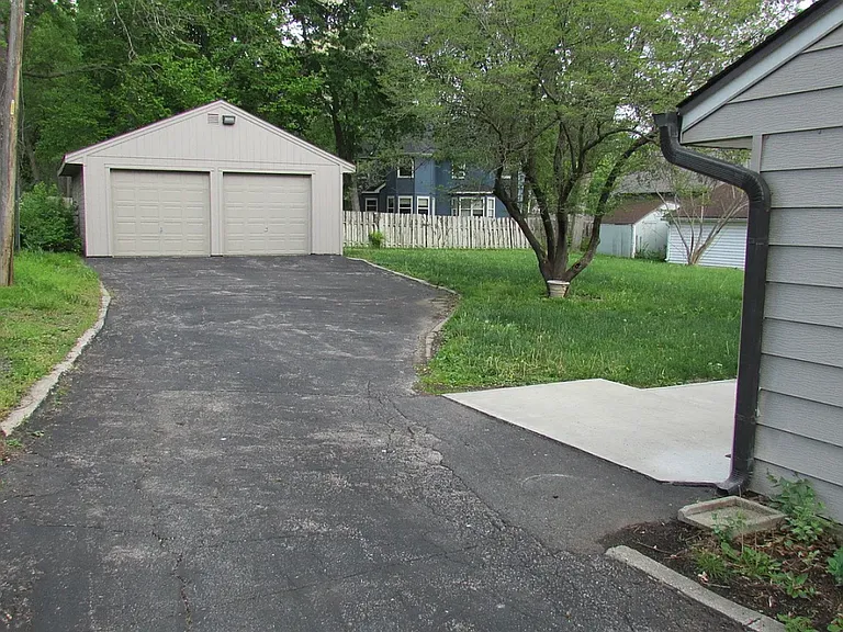 5821 Lowell St — Photo 3