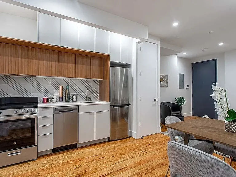 250 Lenox Rd #4D — Photo 4