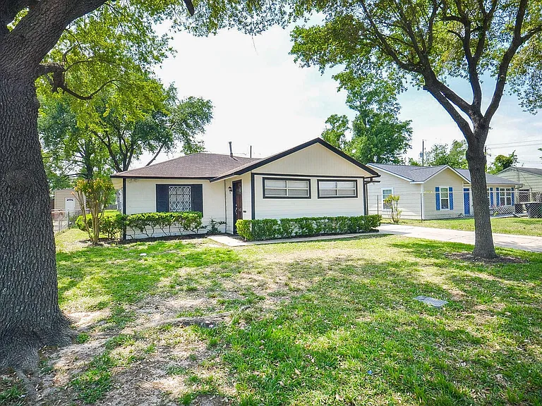 3914 Daphne St — Photo 17