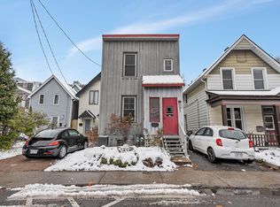 681 1/2 Cooper St, Ottawa, ON K1R 5J3