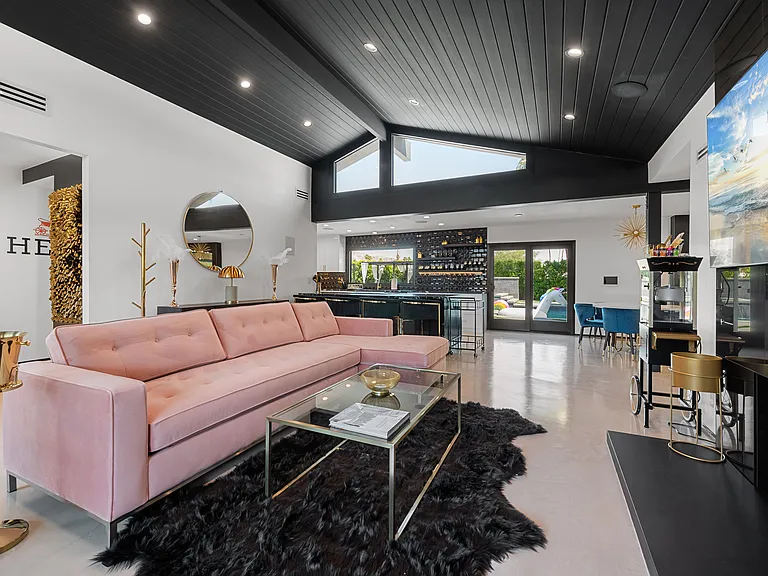 850 E Sierra Way — Photo 8