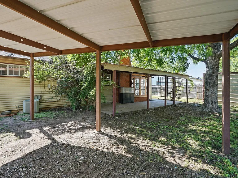 3333 Sayles Blvd — Photo 19