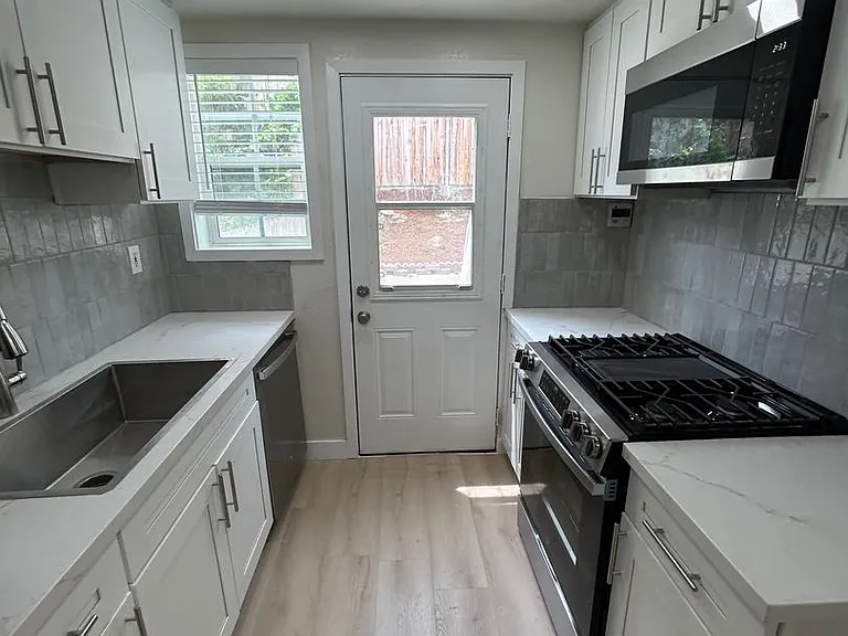 4002-6 Florida Street Apartments — Photo 17