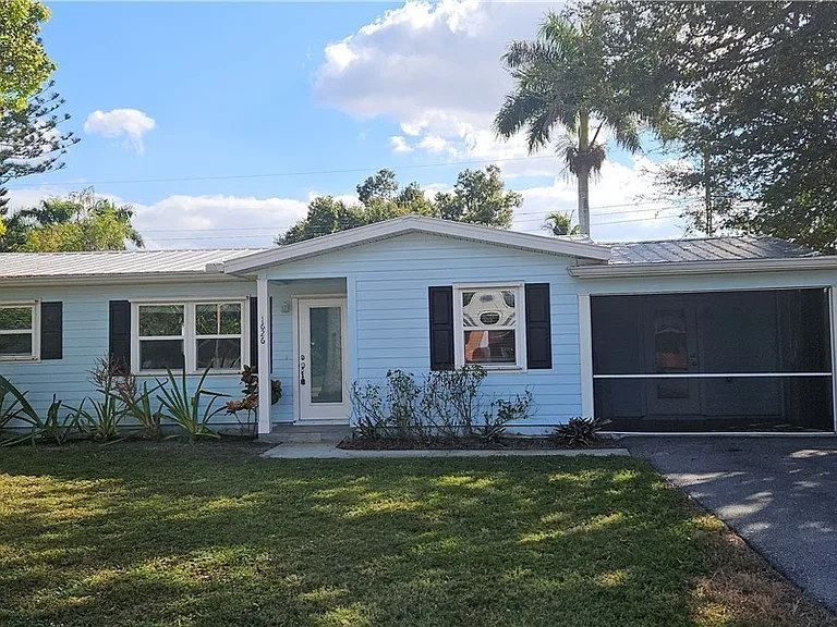 1626 Grace Ave — Photo 4