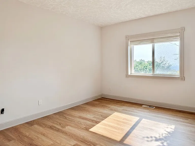 3014 NW Chapin Dr — Photo 40