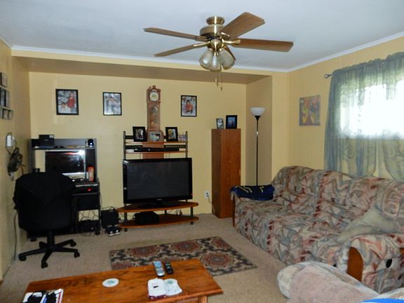 5th image of 215 N 1st St