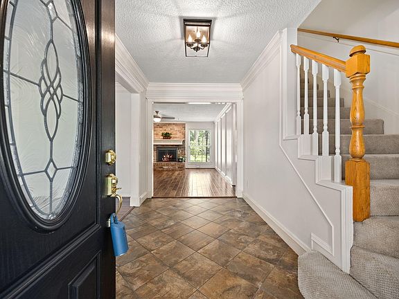 5th image of 12106 Oakcroft Dr