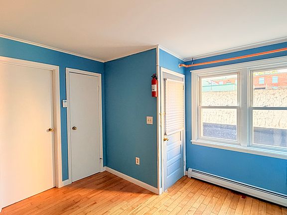 5th image of 248 College St #3