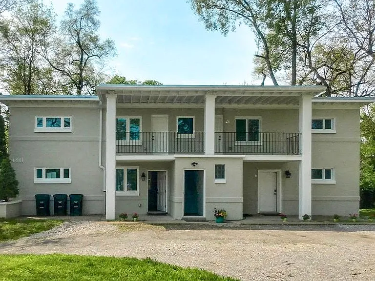 (Exterior|Stafford Street|Triplex): Off-Street Parking Area