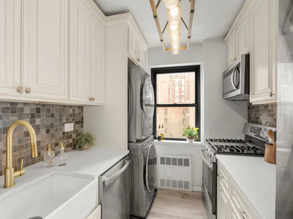136 East 76th Street 10C image 2 of 7