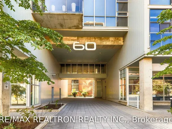 60 Bathurst St Unit 205, Toronto, ON M5V 2P4