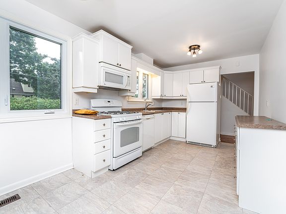 2nd image of 939 Weston Dr #1