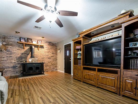4th image of 132 Merritt Dr