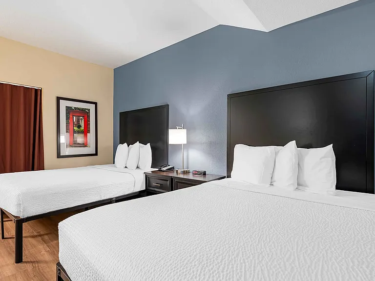 Deluxe Studio - 2 Queen Beds