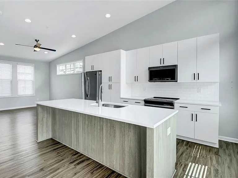 900 Brees Ct — Photo 12