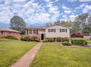 108 Castle Dr, Swansea, IL 62226
