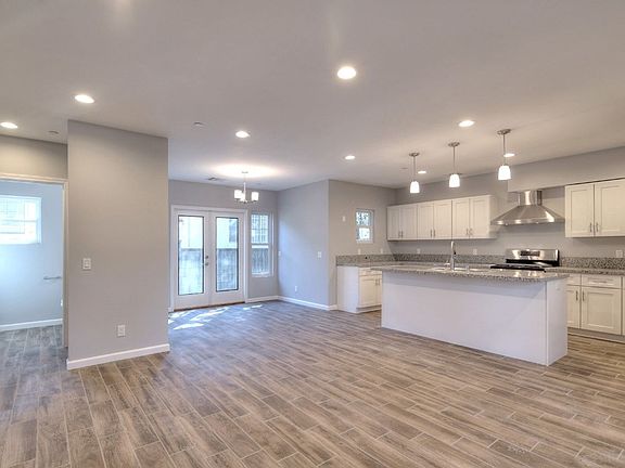 5th image of 2653 Manhattan Ave #2640