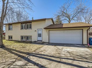 8935 Vinewood Ln N, Maple Grove, MN 55369