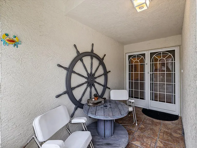 2392 Hanover Dr — Photo 4