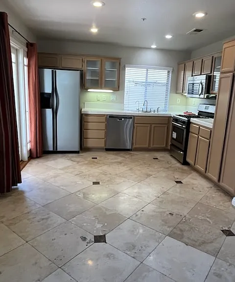 540 E Calora St — Photo 11