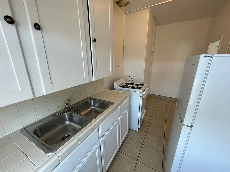 1095 Saint Louis Ave #H — Photo 10