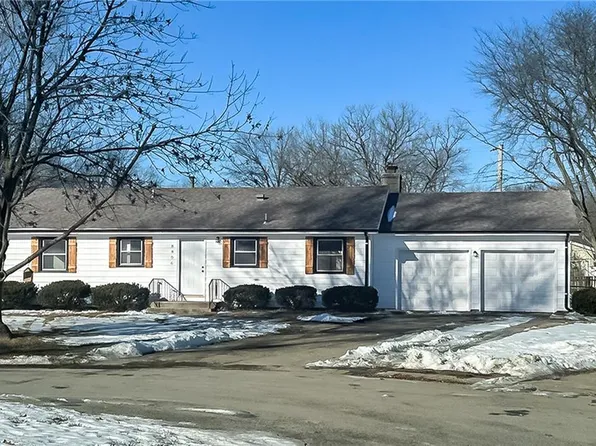 8806 W 88th St, Overland Park, KS 66212