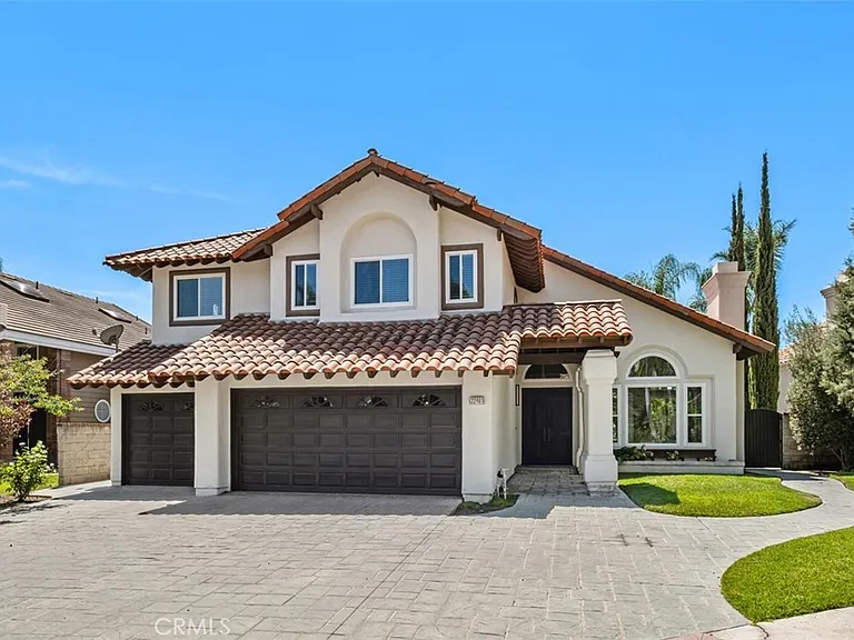 22481 Ivy Rdg — Photo 2