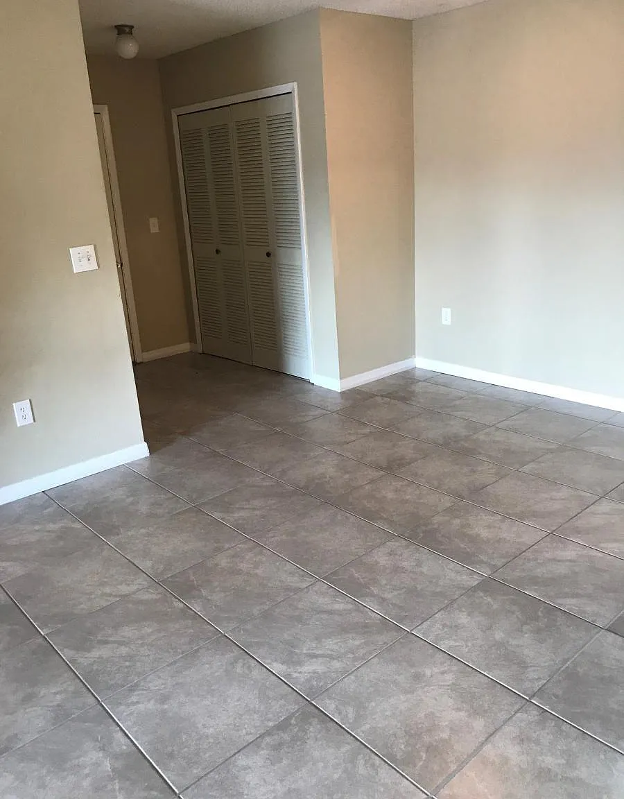 6106 Curry Ford Road — Photo 3