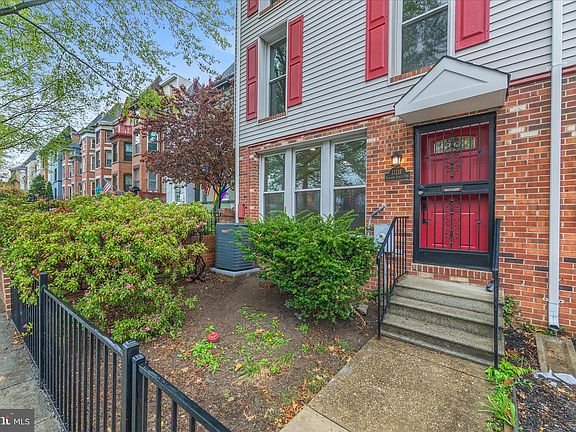 4th image of 1121 Harvard St NW Unit F
