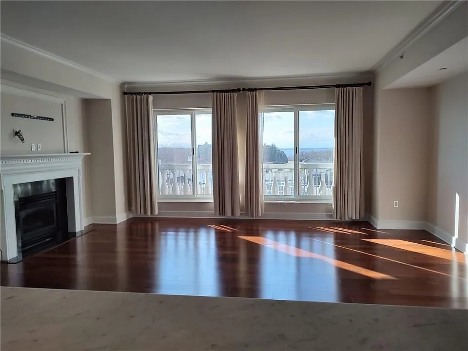 1 Tower Dr #303