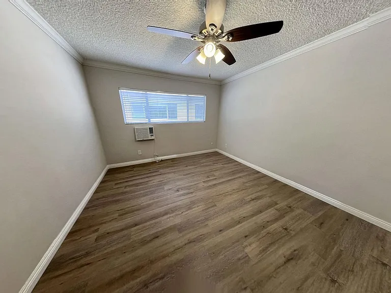 HYW - Hayworth Apts. — Photo 18